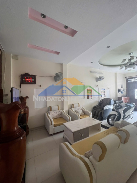 Bán nhà mặt phố linh xuân, thủ đức, dt 230m2, 2 tầng, 19 phòng, sh, giá 9.35  tỷ. lh: 0933125879