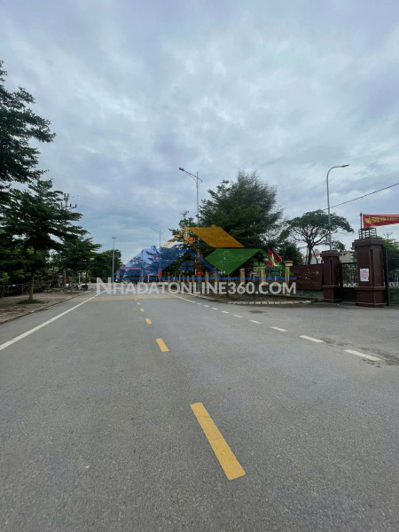 [ tôi chính chủ cần bán] 135 mét mặt đường 32c sát cổng đền hùng. việt trì, phú thọ. giá 2 tỷ 9