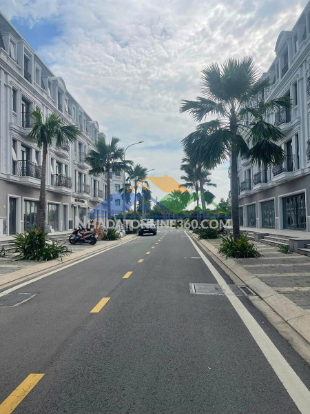 Bán suất biệt thự vườn góc diện tích hơn 300m2 tại hồng hạc city