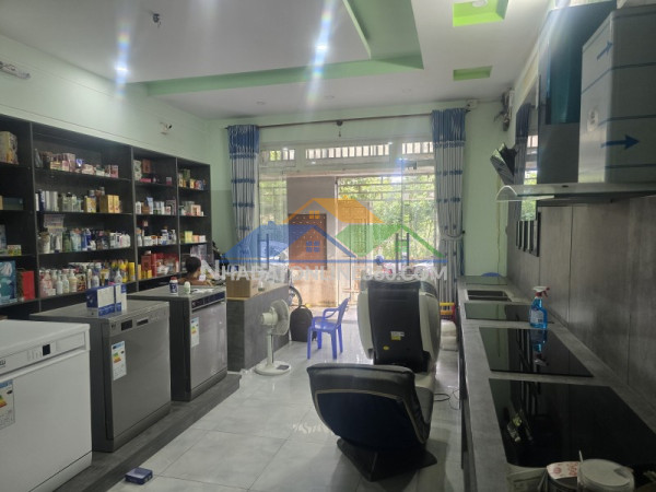 Bán nhà mặt tiền kinh doanh cực đỉnh,ngang khủng 18m,giá chỉ 15tr/m2