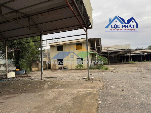 Cho thuê kho xưởng hoặc làm bãi xe 5000m2 chỉ 150 triệu/tháng Cho thuê kho xưởng hoặc làm bãi xe 5000m2 chỉ 150 triệu/tháng