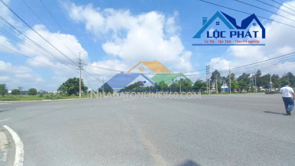 Cho thuê kho xưởng hoặc làm bãi xe 5000m2 chỉ 150 triệu/tháng Cho thuê kho xưởng hoặc làm bãi xe 5000m2 chỉ 150 triệu/tháng