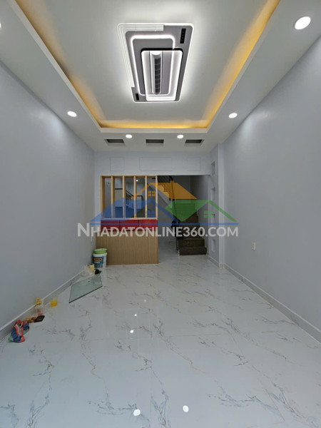 Hẻm 1 sẹc diện tích 47 m2 đúc 3 tấm có 4 tê q4