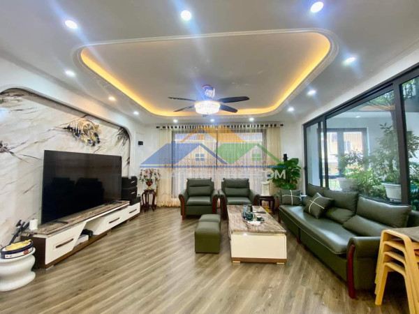 Nhà đẹp mới toanh phố trạm, lô góc, ngõ thông ôtô, full nội thất, 35m2, 5 tầng, gía 6,5 tỷ.