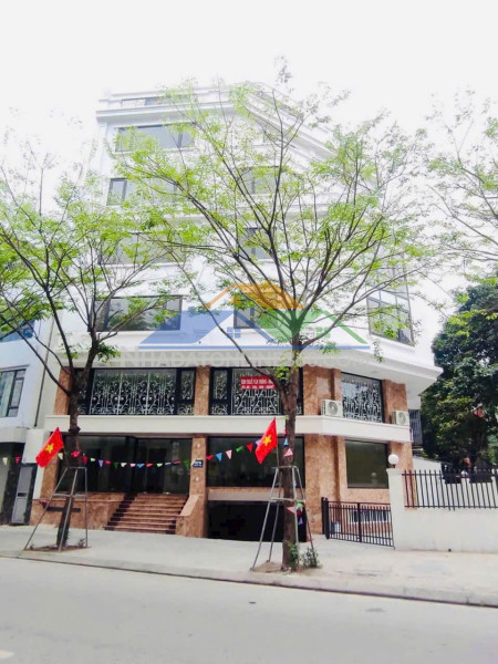 Hai mặt phố cổ hàng mã
- vỉa hè siêu rộng- kinh doanh vô đối - trung tâm phố cổ hoàn kiếm buôn bán kinh doanh mọi mặt hàng.
mặt phố cổ giá rẻ hơn cả mặt phố