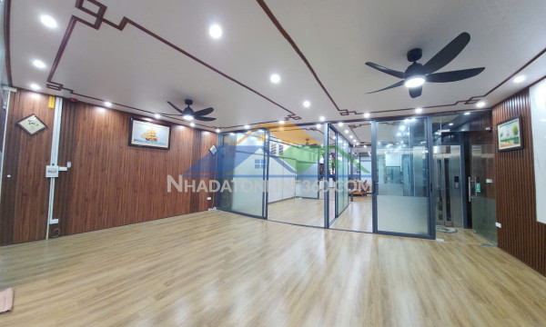 Chính chủ cho thuê văn phòng mặt đường phúc diễn