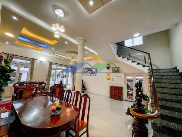 Cho thuê villa nguyên căn 5 phòng ngủ đường 3/4 phường 3 đà lạt giá 18tr