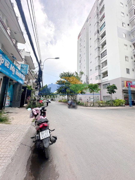 Nhà mới 6*20m đường nội bộ tạ quảng bửu p5q8 xe hơi trong nhà