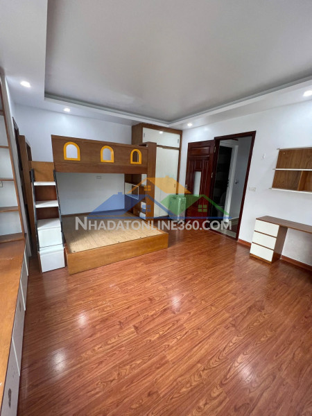 Cho thuê nhà ô tô lô góc 609 vũ tông phan, 36m² x 5 tầng kd spa, onle, ở gđ, nhóm