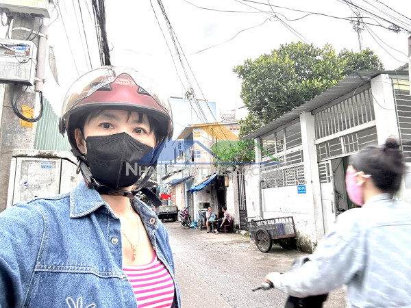 Bán nhà đường đoàn văn bơ-  kế bên đường xóm chiếu thông ra nguyễn tất thành qua phố di bộ nguyễn huệ chưa đến 5 phút.