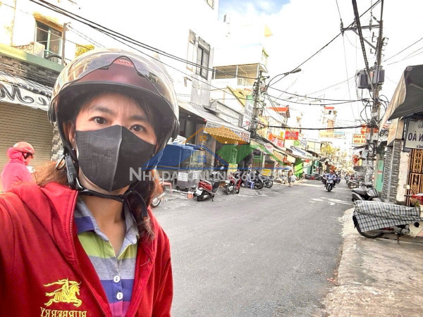 Chỉ 12,8t có ngay căn nhà bán vơi dt khủng ngang lớn bề thế- đ.đoàn văn bơ- thông ra tôn thất thuyêt- bến vân đồn.