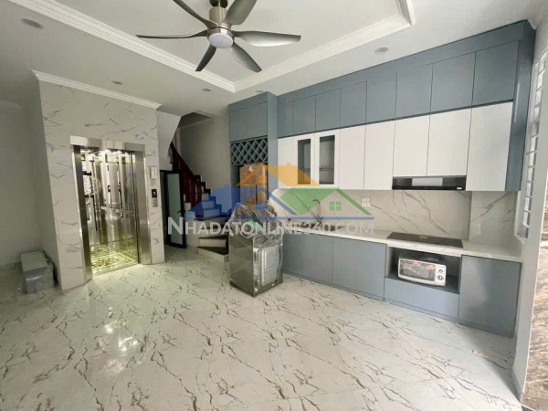 Cho thuê nhà nguyên căn có thang máy, 35m² x 6 tầng, 5pn, 17 triệu/tháng