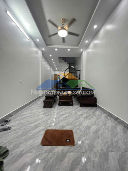 Cho thuê nhà ngõ tam trinh, 5 tầng x 38m2, 3pn, 3 wc, 10 triệu