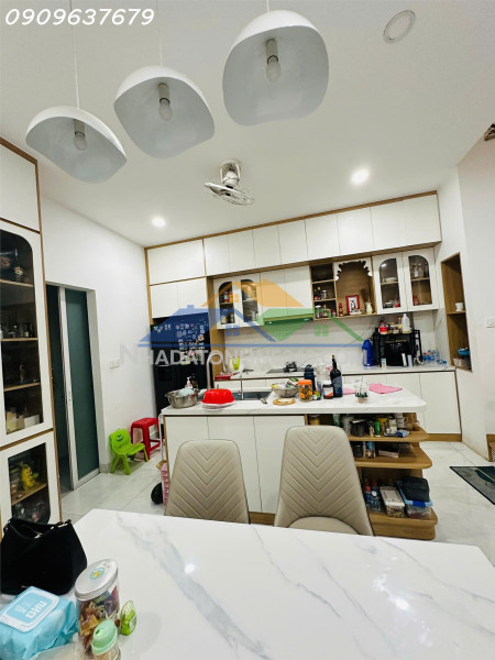 Khu vực hiếm nhà bán- cách mặt tiền lãnh binh thăng chỉ vài bước chân- kế đường 3/2 - xe hơi ngủ ngon trong nhà- chủ xây cực kỳ tâm huyết