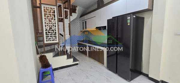 Cho thuê nhà 2 tầng, 90m2, 2pn, hẻm xe hơi đ.trương công định, tp.bà rịa-vũng tàu