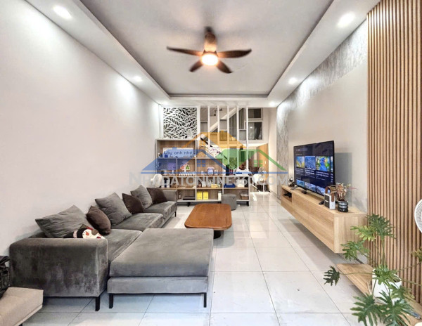 Sốc giảm 2 tỷ - chính chủ - nơ trang long - hxh thông - hoàn công đủ - mt 8m - kinh doanh đa ngành nghề - bán 11.6 tỷ - tl