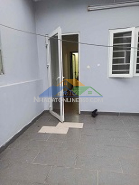 Cho thuê nguyên tầng 2 – nhà trống, giá chỉ 3,3 triệu/tháng