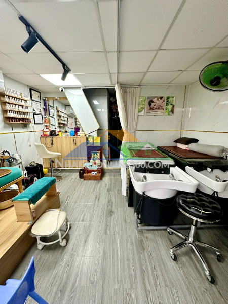 Nhà góc 2 tầng mặt tiền chợ ba đình p.chánh hưng (p10q8). giá: 3 tỷ 50 triệu