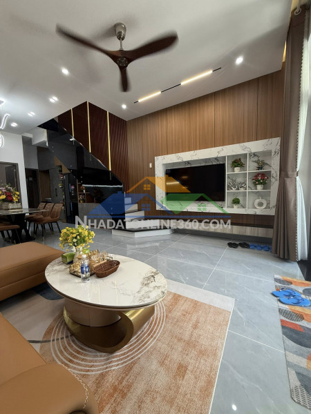 ????????bán nhà 3 tầng full nội thất- đường vũ quỳnh - sát biển