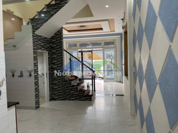 Bán nhà 3 tầng, 3pn,  đường số 8, linh xuân, thủ đức, tp hcm. dt 60m2, sổ hồng, giá 4.85  tỷ.