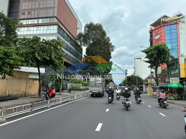 Chỉ 9.5 tỷ có nhà hxh nguyễn thái sơn ngang 4.6m 5 tầng có hầm 64m2 gần bv 175 tặng nt gỗ