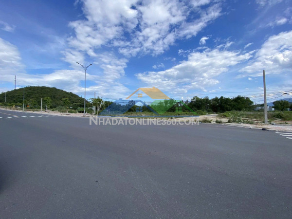 Bán nhanh lô đất giáp kđt sungroup trên trục đường 13m thông từ phong châu qua kđt sun.