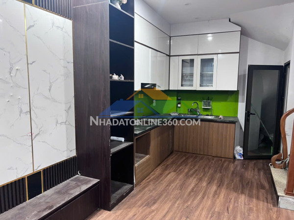 Cho thuê nhà ngõ 268 ngọc hồi, 5 tầng x 30m2, 3pn, 4 wc, full đồ vào ngay