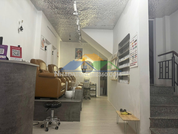Cần sang tiệm nail quận phú nhuận. giá sang 80tr