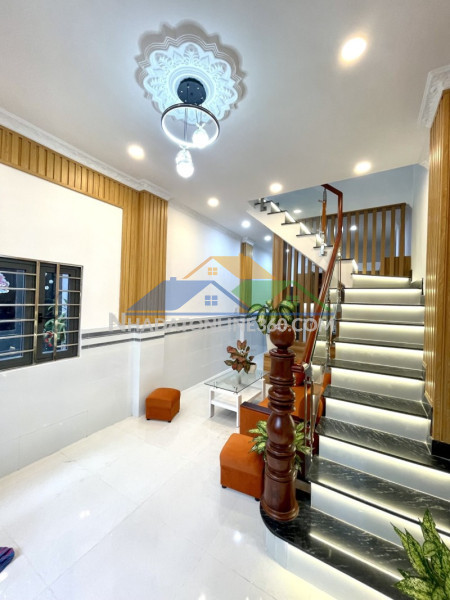 Bán nhà phòng ngủ 2 wc 2 trệt lầu bông sao nhà còn mới đẹp donj vào ở nhỉnh 4 tỷ