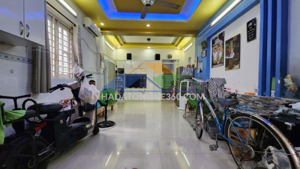 Nhà trường chinh, tsn tp 2 mặt hẻm 2 tầng 4x12 gấn âu cơ, chợ  chỉ 5 tỷ78