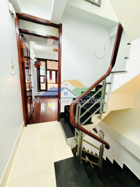 Bán nhà 3pn 3 wc 3 tầng sân thượng nhà mới dọn vào ở nguyễn thị tần
