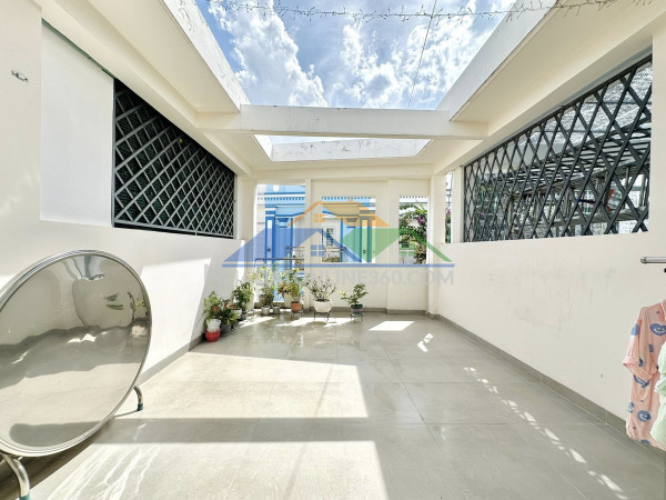 Nhà 7 tầng thang máy, vỉa hè 5m, 3 ô tô tránh view sân vận động mỹ đình giá 13 tỷ