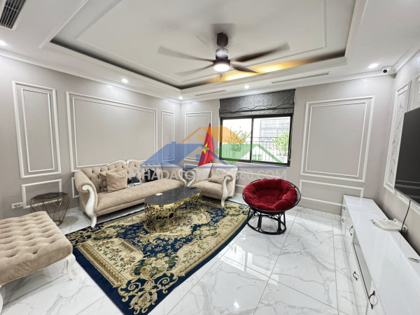 Bán nhà bên ngõ phố vọng, gara, ở vip, kd đỉnh, 81m,thang máy, nhỉnh 25 tỷ