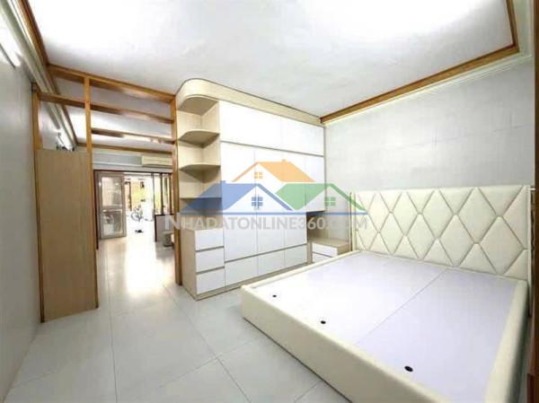 Tập thể cầu giấy tầng 1 dt 80m giá 5,8 tỷ,ô tô đỗ cửa