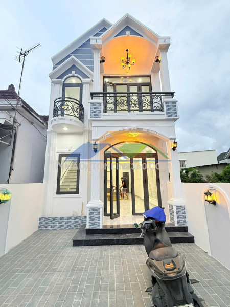 Bán biệt thự mái thái cổ điển phường bắc nha trang.