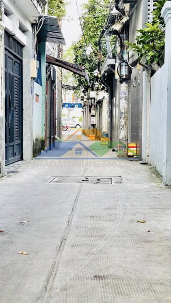 Giáp tân bình – 5 phút ga t3 – hẻm thông thoáng – nhà đẹp 2 tầng chỉ 4.x tỷ