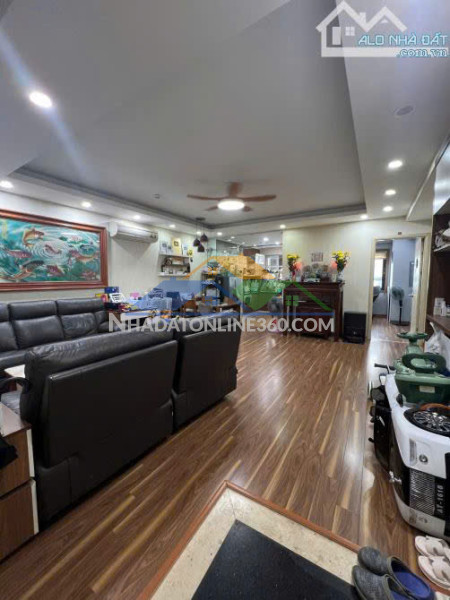 Bán chcc c37 bắc hà. dt 105m, 03 ngủ, sđcc. giá 8,2 tỷ. lh: 0964769634