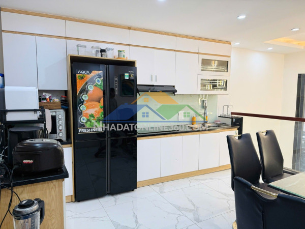 Bán nhà giếng mứt 42/45m2. 6 tầng. mặt tiền 4.1m. giá 13.3 tỷ hai bà trưng hà nội