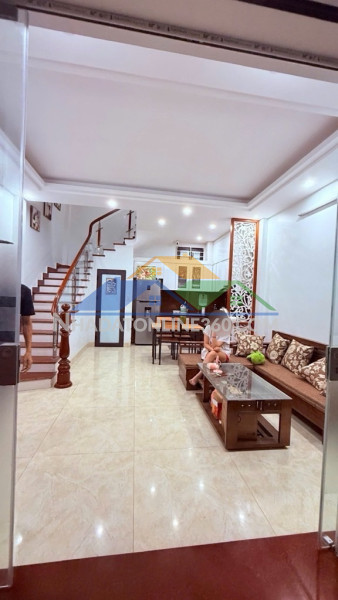 Lạc long quân dt 30m xmt 5.2m-11,5 tỷ,vài bước ô tô 54 chỗ tránh,ngõ thông,gần hồ