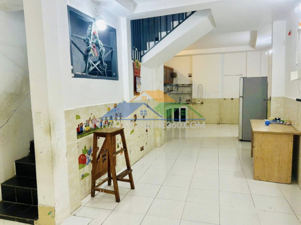 Cho thuê nhà cách mạng – hxh đỗ cổng – sát mặt tiền – đầy đủ tiện nghi