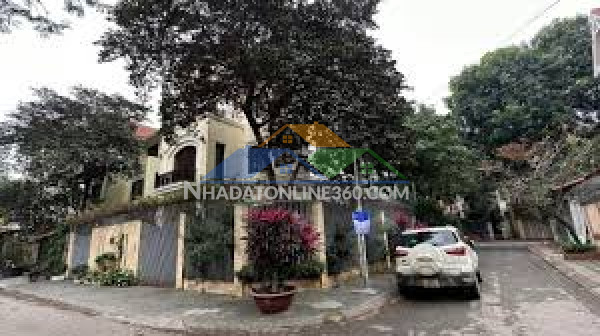 Chính chủ bán nhà phân lô liền kề hoàng quốc việt 122m căn góc giá 51,9tỷ