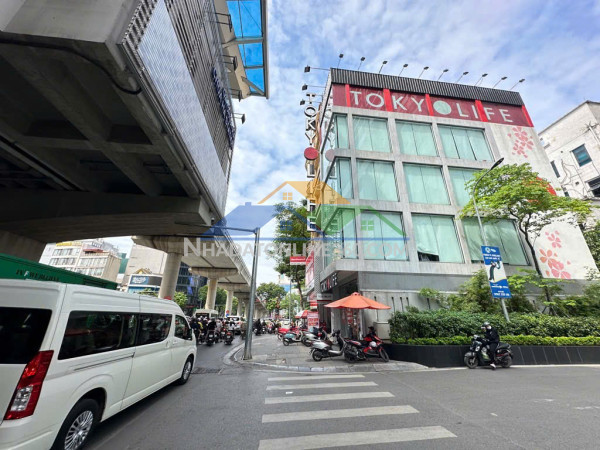 Giảm sâu 4 tỷ - chủ thiện chí - mặt phố cầu giấy - 2 mặt tiền - sổ vuông đét.