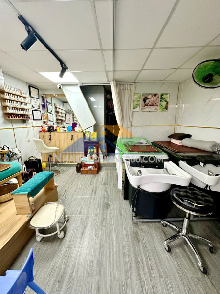 Nhà nhỏ phù hợp kinh doanh ngay chợ ba đình p.chánh hưng (p10q8)