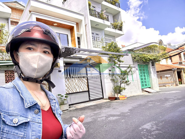 Bán nhà 2 mt xe hơi thông thoáng- nhà đẹp vào ở ngay- đ,trần xuân soạn thông ra huỳnh tân phát.