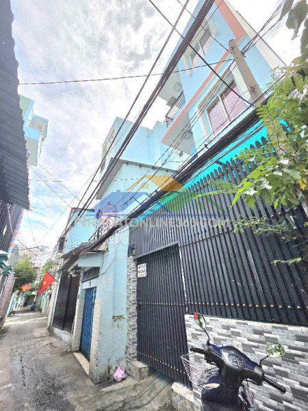 Hẻm 1 sẹc diện tích 47 m2 đúc 3 tấm có 4 tê q4