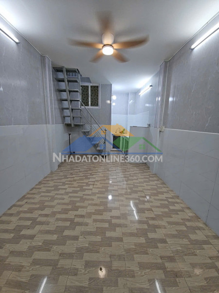 Mặt tiền kinh doanh , hẻm 6m xe hơi đỗ cửa
 ngang 3.7m, dài 7m dòng tiền 16 triệu 
có 3 tê