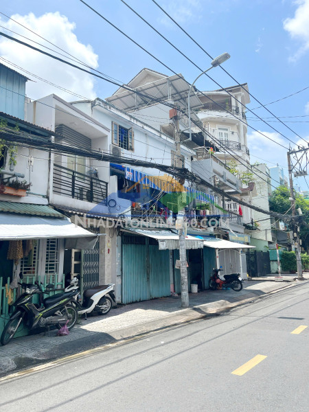 Nhà mới 2 tầng mặt tiền đường cao xuân dục p12q8. giá 5.2 tỷ