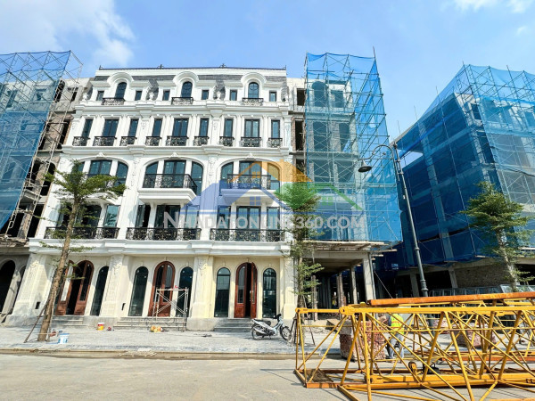 Bán nhà đường nối hoàng quốc việt kéo dài giá chỉ 18 tỷ, xây 5 tầng diện tích 77m2: lh 093.298.2626