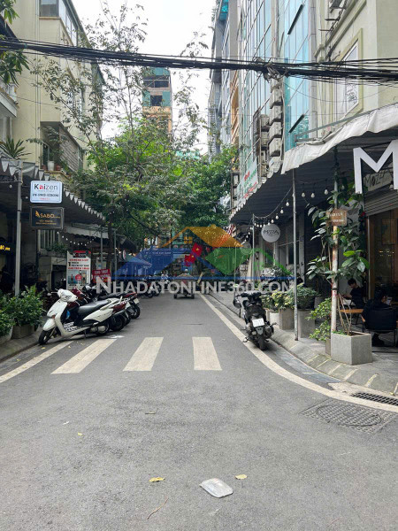 Bán nhà phân lô phố ngụy như kon tum - phố vip kinh doanh sầm uất, vỉa hè rộng giá 21,5 tỷ