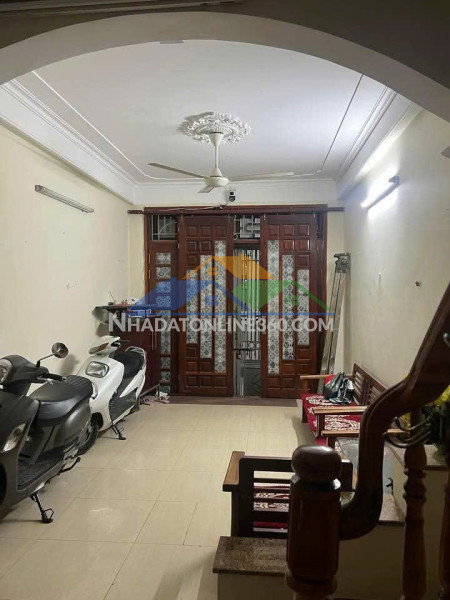 Cho thuê nhà nguyên căn ngõ 175 định công, 30m² x 5 tầng, gồm 3 phòng ngủ khép kín